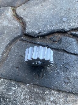 Predám držiak rezervného kolesa navijak do vw - 13