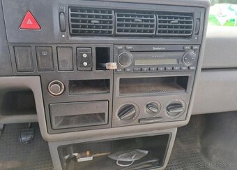 Volkswagen Transporter 2,5 TDI 65 kW nafta manuál 65 kw - 13