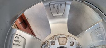 Predám zimné pneumatiky 225/45 r17na elektronoch Skoda Denom - 13