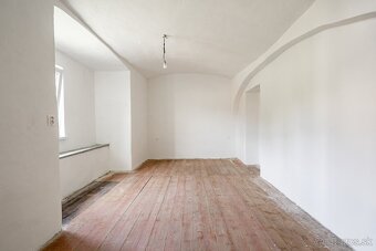 ►Veľký historický Apartmán 3+1izb.so záhradou,chatkou Štiavn - 13