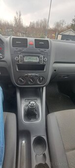 Predám Volkswagen Golf 1.9TDI 77KW, 2009, 328000km, striebor - 13