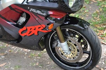 Honda CBR 900RR Fireblade SC28 - 13