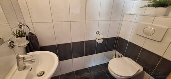 Štýlový veľkometrážny byt 116 m2 s krbom v srdci centra Brat - 13