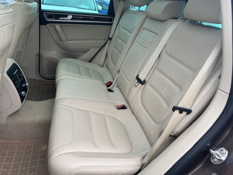 Volkswagen Touareg II 3.0 V6 TDI Premium 4XMOTION - 13