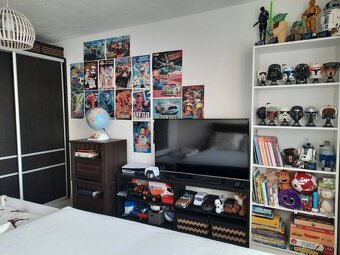 Predám kompletne zariadený 2-izbový byt  na starom sídlisku. - 13