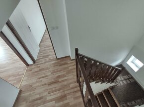 Exkluzívny predaj 6.izb 220m2 RD v obci Horňany a pozemkom - 13