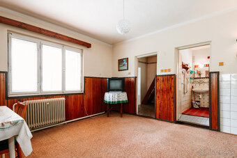 Dom v obci Divín s výhľadom na hrad, znížená cena - 13