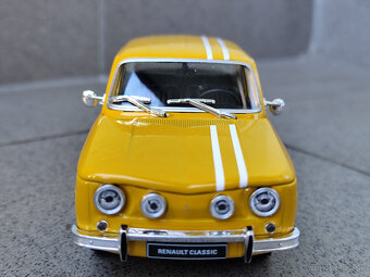 17 cm Renault 8 v mierke 1:24 -------- KOVOVÝ, NOVÝ - 13