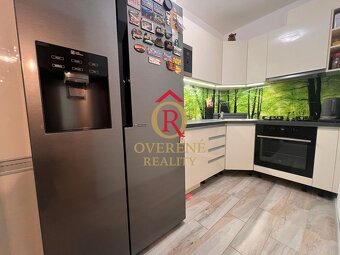 Na predaj priestranný 3,5-izbový byt s dvoma loggiami – Bans - 13