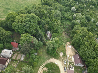 Tradičná drevená chata pri lese – únik do prírody len kúsok  - 13