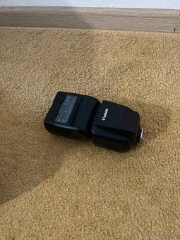 Canon EOS 2000D - 13