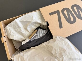 Adidas Yeezy 700 MNVN metal veľ. 36,5 - 13