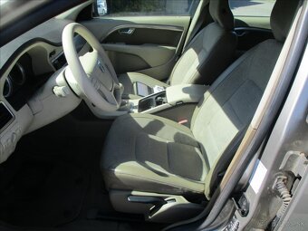 VOLVO XC70 D5 151kw AWD Momentum Kinetic 07/2010 - 13