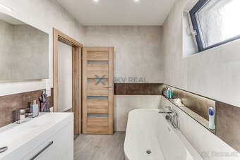 Moderný 5 izbový rodinný dom, altánok a bazén | Veľké Úľany - 13