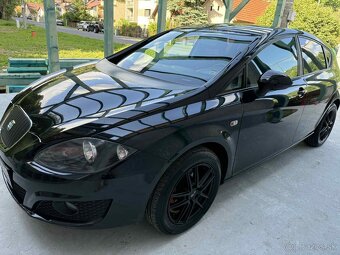 seat leon 1,6 TDI v čiernej metalize - 13