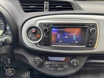 Toyota yaris hybrid - 13
