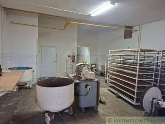 Budova na podnikanie alebo trvalé bývanie v obci Krušovce - 13