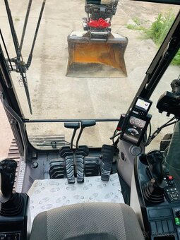 Pásové rypadlo Volvo EC220EL - 13