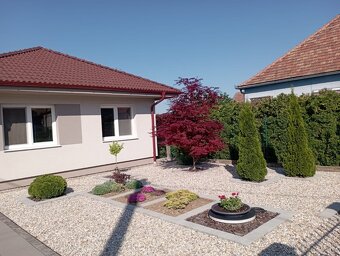 REZERVOVANÉ, Praktický RD s krásnou záhradou. - 13