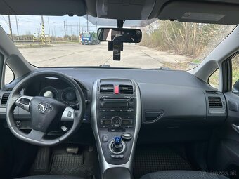 Auris Hybrid 1,8 - 13