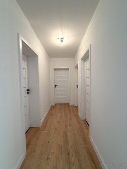 Moderný 4-izbový rodinný dom s garážou na predaj - 13