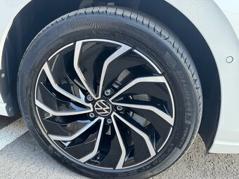 Volkswagen Golf VIII Hatchback 1.5 etsi act 150k style dsg - 13