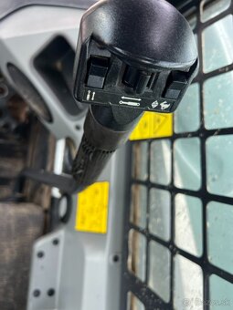 Pásový nákladač UNC Bobcat T590, pouze 1700mth + KLIMA - 13