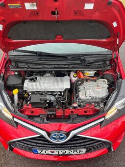 Toyota Yaris Hybrid - 13