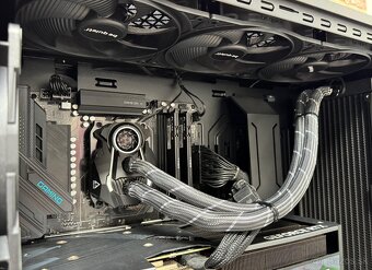 Ryzen 9 9950X3D\96GB\RTX 4070Ti\SSD\1000W Zdroj - 13