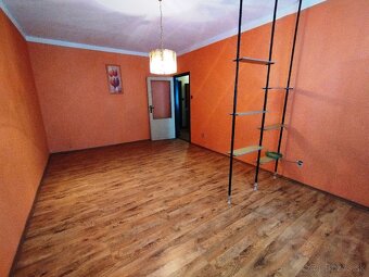 Predám veľký 3 izbový byt vo výbornej lokalite Levíc - 13