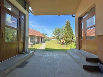 Veľký RD v obci Brodské, 2 bytové jednotky, pozemok 1255 m2 - 13