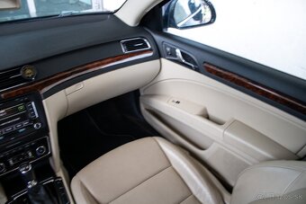 Škoda Superb Combi 3.6 FSI V6 4x4 Elegance DSG - 13