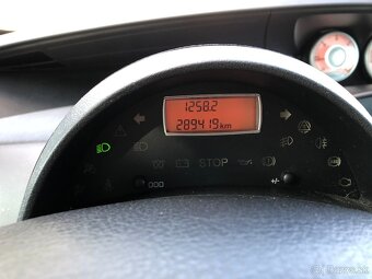 Peugeot 807 2.0 HDi (100 kW) Family, 7 miest, manuál, diesel - 13