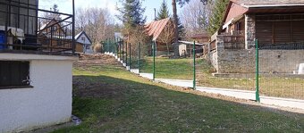 Montáž oplotenia... - 13