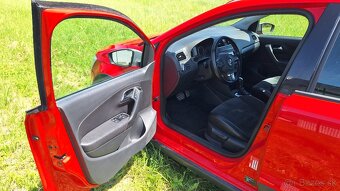 Volkswagen Polo 1.6 TDI 90k CROSS 7 - DSG - 13