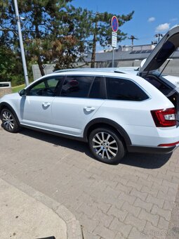 ŠKODA OCTAVIA SCOUT COMBI 4×4 2.TDI 135KW r.v 2017 - 13