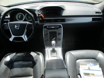XC70 2,4D 120KW CROSSCOUNTRY AWD GPS XENON 2013 - 13