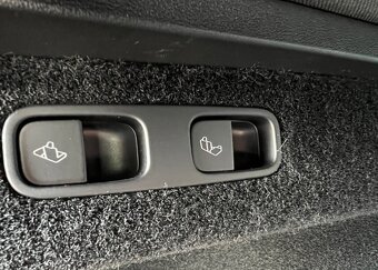 Tesla Model Y Long Range AWD 4x4 / V záruke - 13