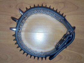 Koženkový obojok s hrotmi S M Lčierne - 13