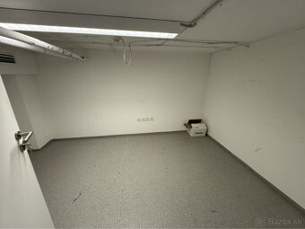 Prenájom prízemného obchodného priestoru 99 m² vo frekventov - 13