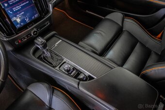Volvo V90 2.0 D5 AWD Drive-E Ocean Race Auto - 13