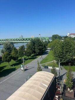 2i Luxusný byt priamo na nábreží Dunaja v Eurovea - 13