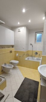 Priestranný 2 izbový byt, moderný, v tichej lokalite - 13