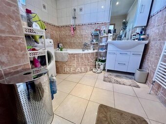Veľký 6-izbový rodinný dom s krbom a garážou v pokojnej... - 13
