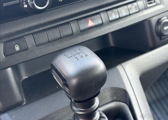 Peugeot Expert TRAVELLER NOVÉ V ČR LONG nafta manuál 110 kw - 13