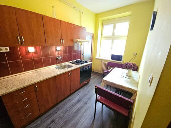 Priestranný, tehlový 3 izbový byt v centre mesta s loggiou - 13