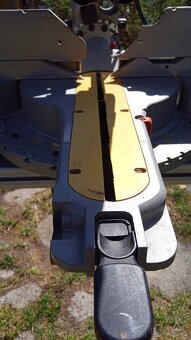 pokosová píla DEWALT DW718 - QS a stôl DE7023 - 13
