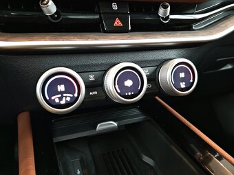 Škoda Superb L&K 142kW 2.0 TDI 4x4 // AJ NA SPLÁTKY - 13