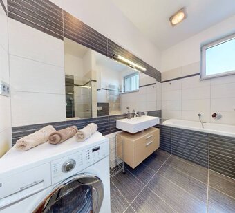 Veľký 3 izb. byt s terasou o výmere 70 m2 a kompletným zaria - 13