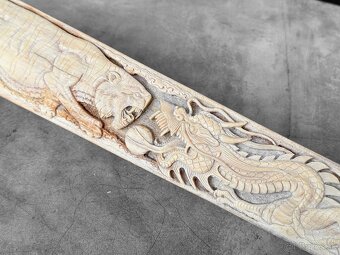Ručne vyrezávaný Meč z mečúňa na stojane - Tiger a Drak 89cm - 13